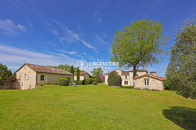 Maison - 360 m² - 12 pièces