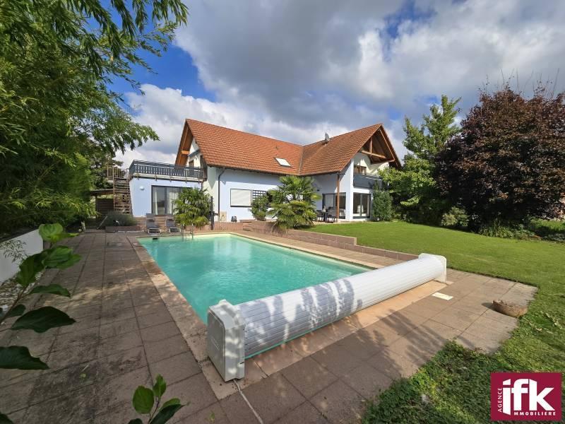 Propriété - 249 m² - 9 pièces