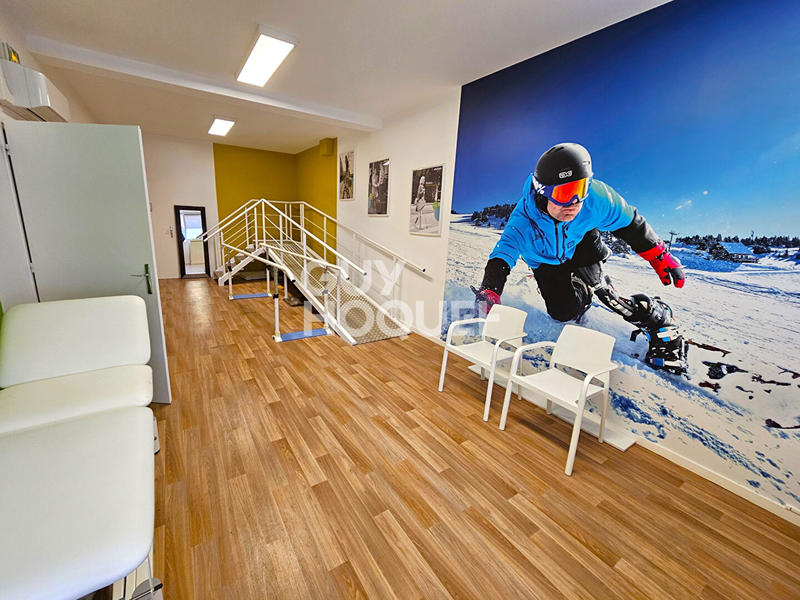 Local commercial - 295 m² - 16 pièces