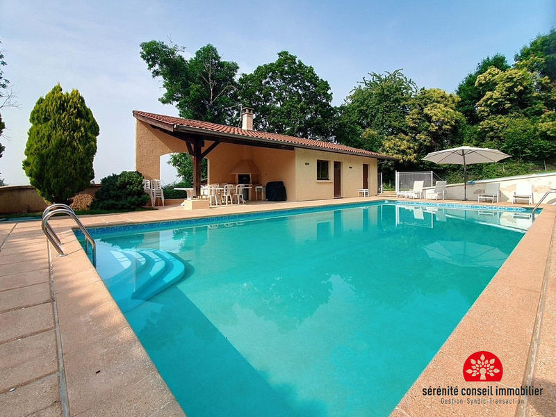 Maison - 275 m² - 8 pièces