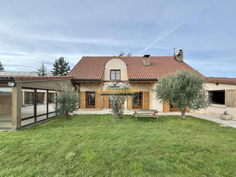 Maison - 220 m² - 8 pièces