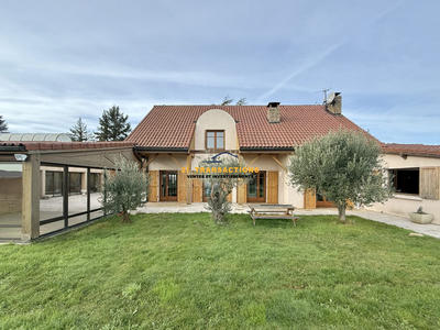 Maison - 220 m² - 8 pièces