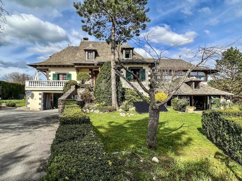 Maison - 429 m² - 10 pièces