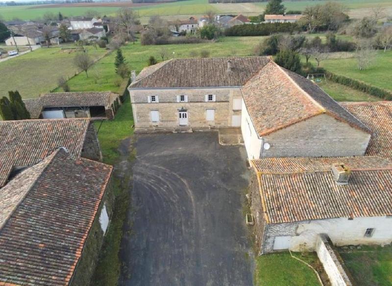 Maison - 210 m² - 7 pièces