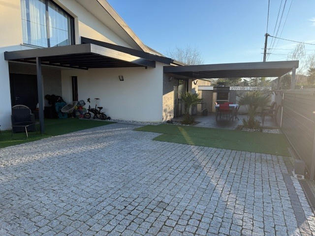 Appartement - 208 m² - 5 pièces