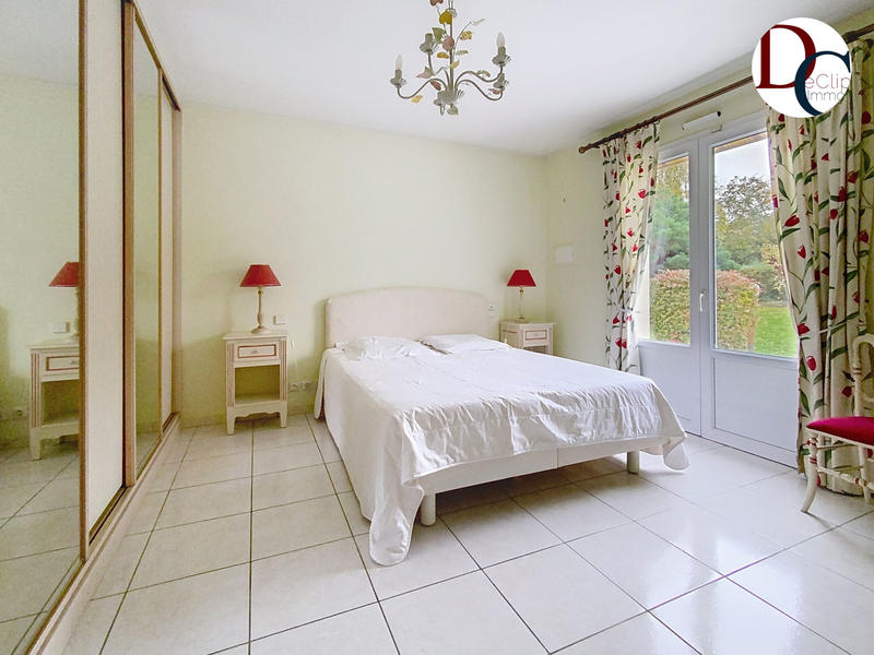 Maison - 242 m² - 8 pièces