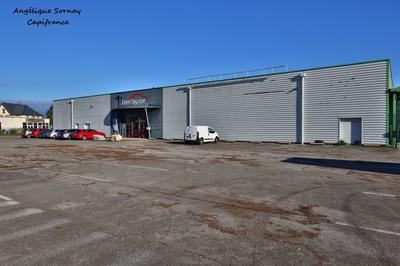 Local d'activité / Entrepôt - 2 930 m² - 8 pièces