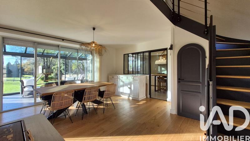 Maison - 240 m² - 9 pièces