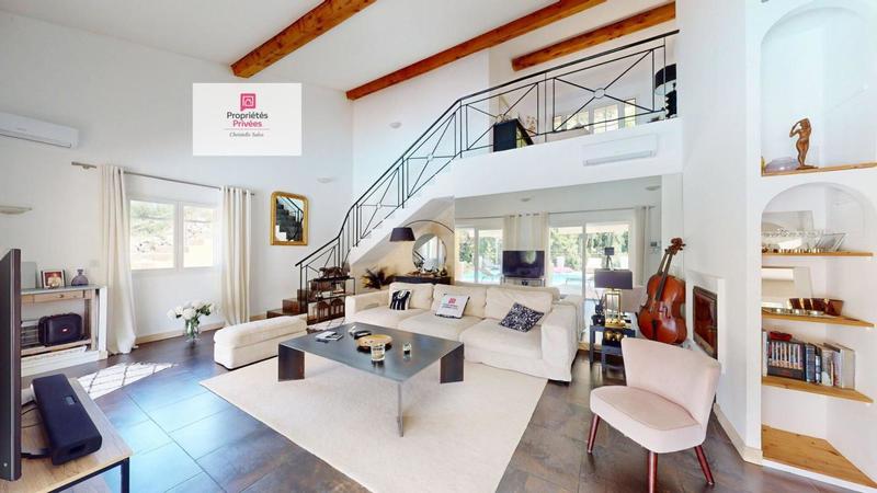 Maison - 140 m² - 5 pièces