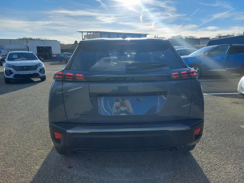Peugeot 2008 II 100 ch Allure / Pack Navigation Access vision 3 695 km