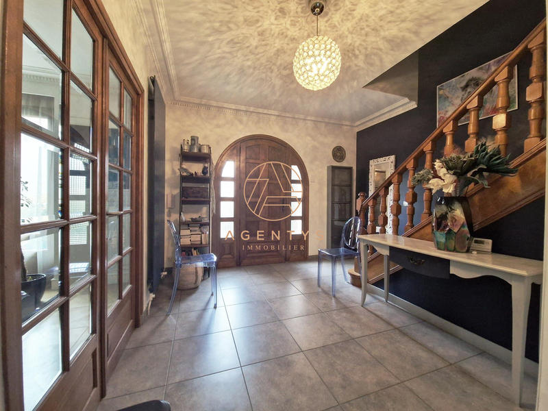 Maison - 182 m² - 7 pièces