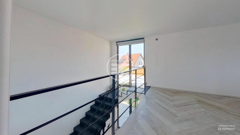 Maison - 215 m² - 6 pièces