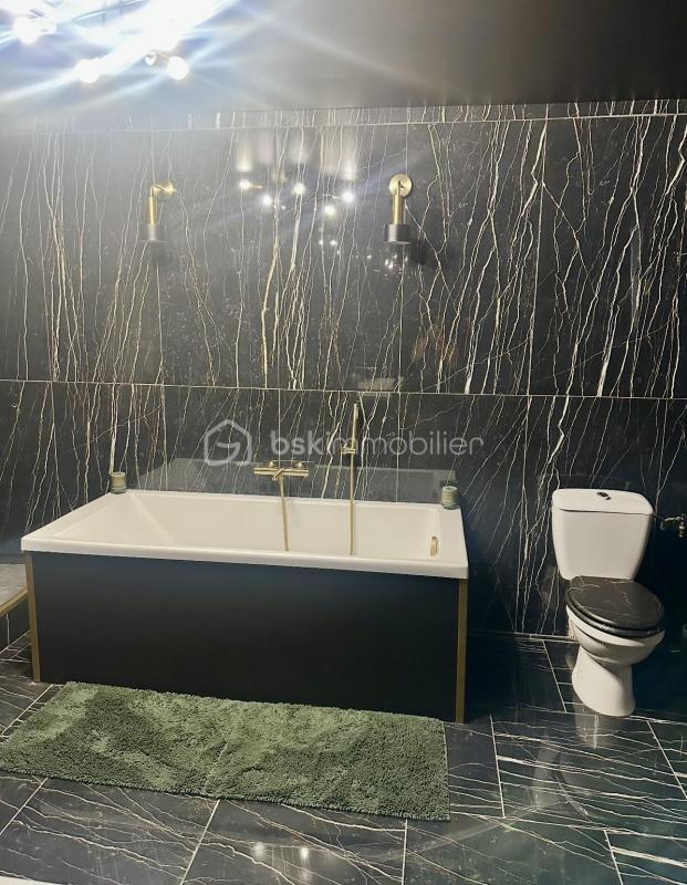 Appartement - 210 m² - 8 pièces