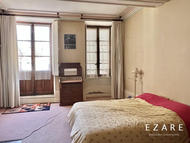 Maison - 266 m² - 7 pièces