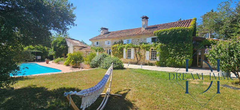 Maison - 308 m² - 5 pièces