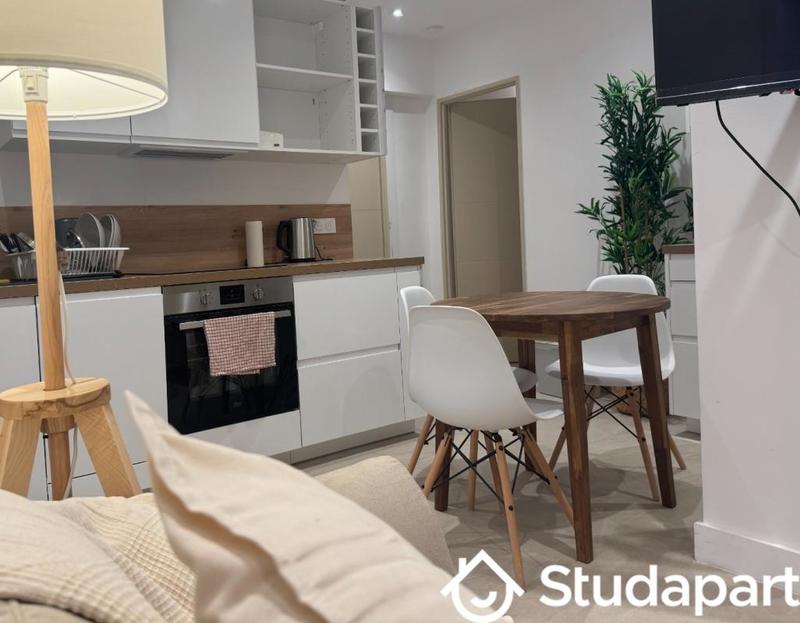 Chambre - 9 m² - 1 pièce