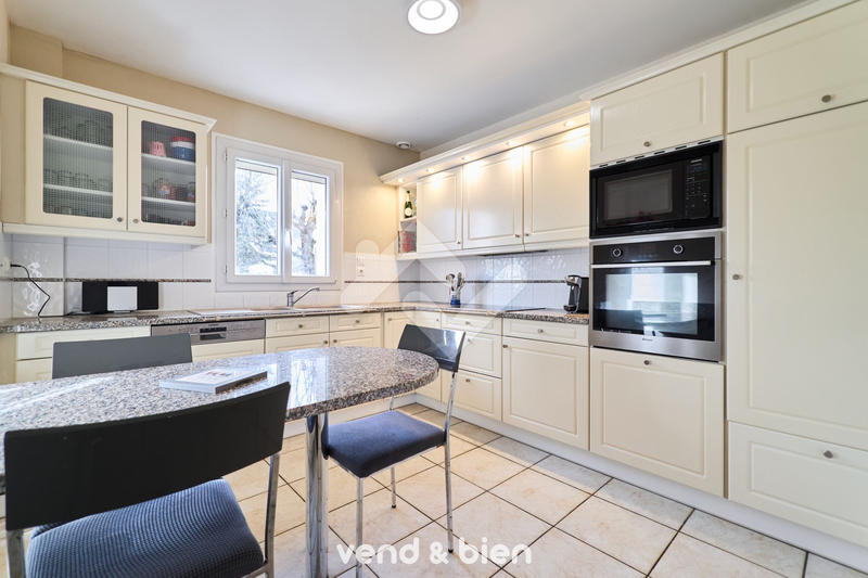 Maison - 121 m² - 6 pièces