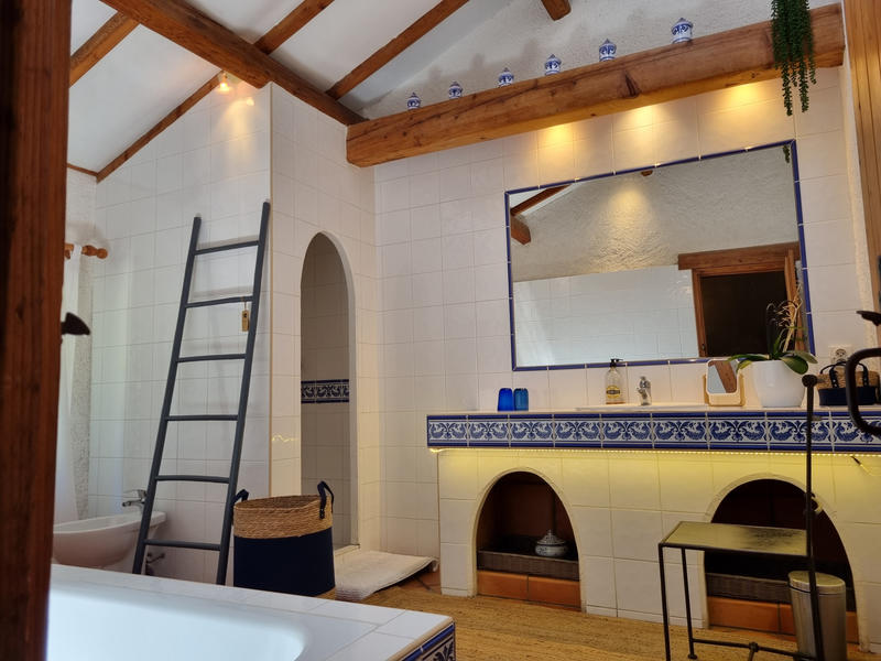 Propriété - 252 m² - 12 pièces