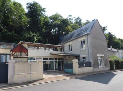 Maison - 247 m² - 11 pièces