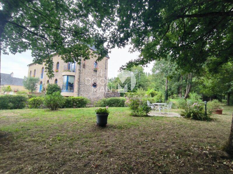 Propriété - 297 m² - 13 pièces