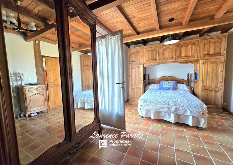 Maison - 201 m² - 7 pièces