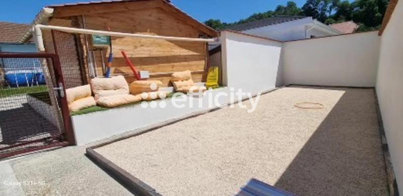 Maison - 206 m² - 7 pièces