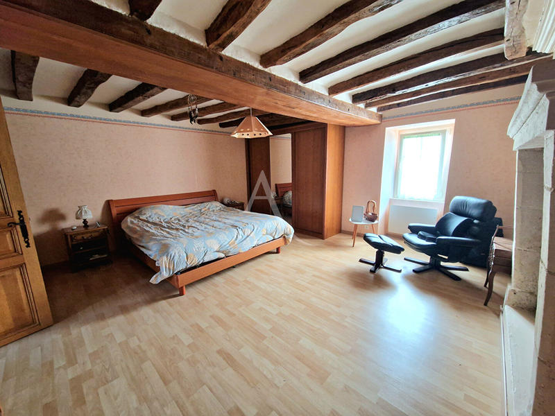 Maison - 263 m² - 9 pièces