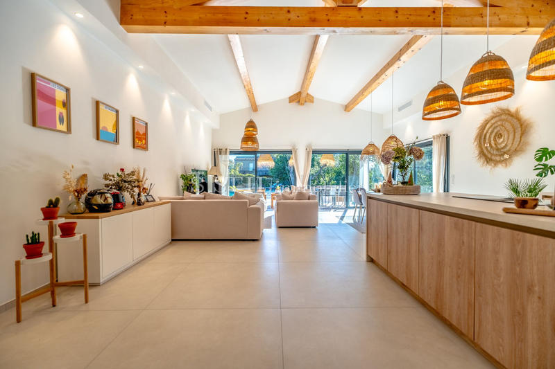 Villa - 265 m² - 6 pièces