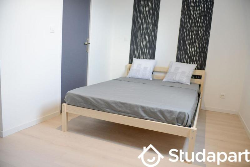 Chambre - 13 m² - 1 pièce