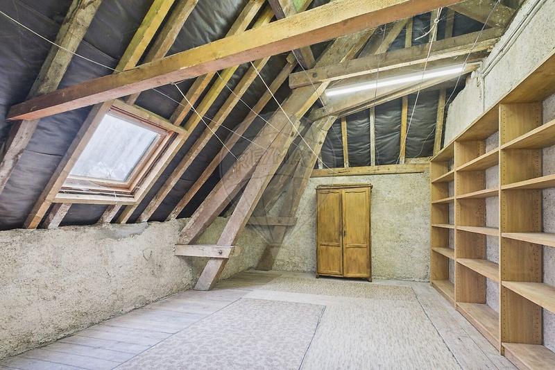 Maison - 210 m² - 10 pièces