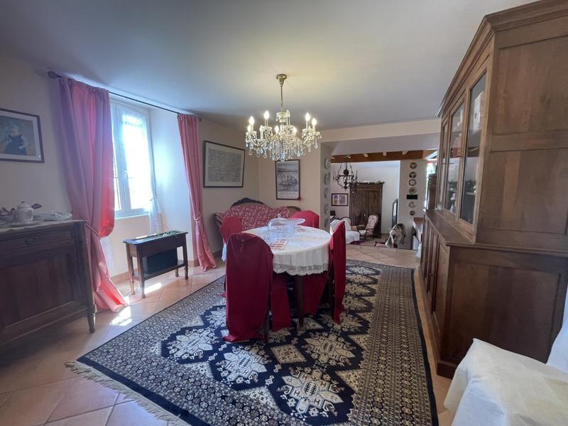 Maison - 204 m² - 6 pièces