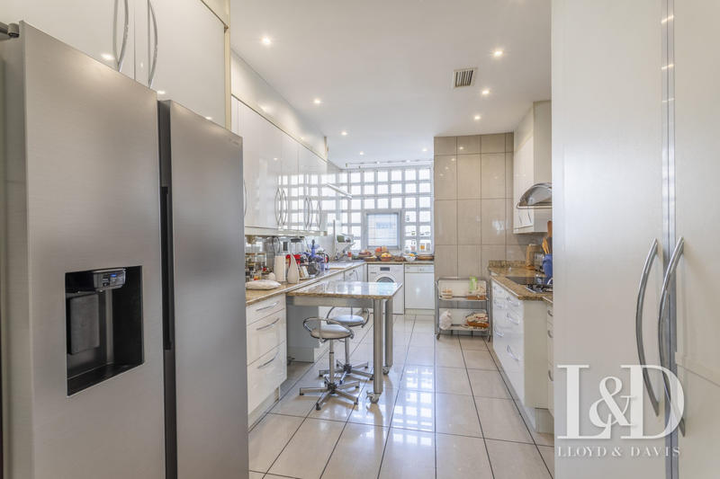 Viager - Appartement - 151 m² - 5 pièces