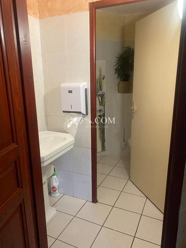 Local commercial - 225 m² - 6 pièces