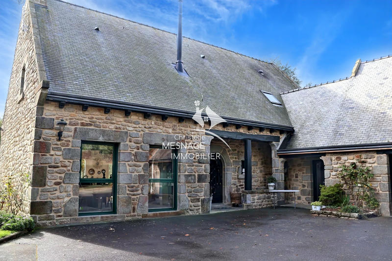 Maison - 211 m² - 8 pièces