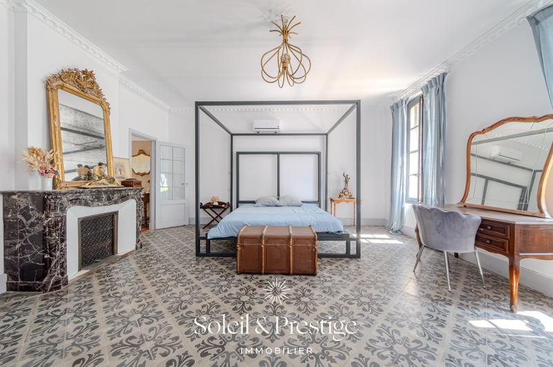 Maison de domaine - 2 500 m² - 25 pièces