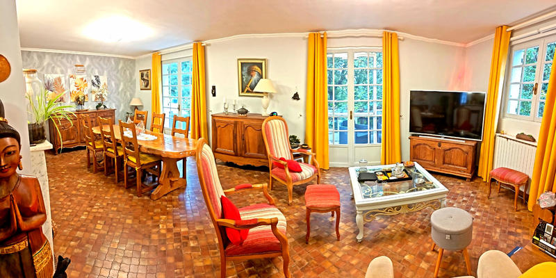 Maison - 205 m² - 6 pièces