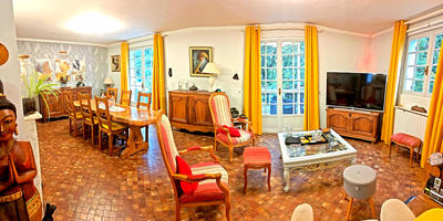 Maison - 205 m² - 6 pièces