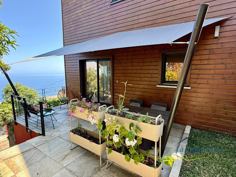 Maison - 206 m² - 7 pièces