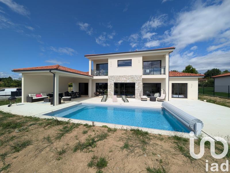 Maison - 237 m² - 8 pièces