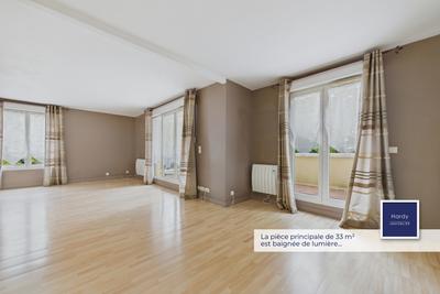 Appartement - 82 m² - 4 pièces