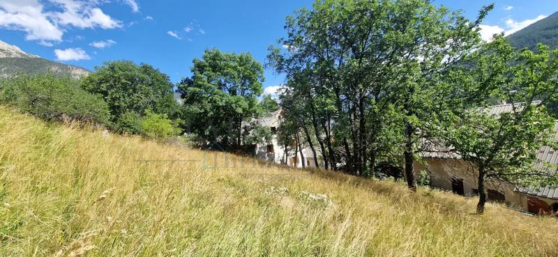 Terrain constructible - 950 m²