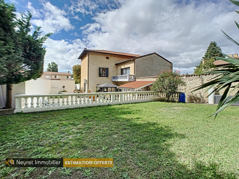 Maison - 250 m² - 7 pièces