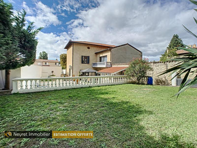 Maison - 250 m² - 7 pièces