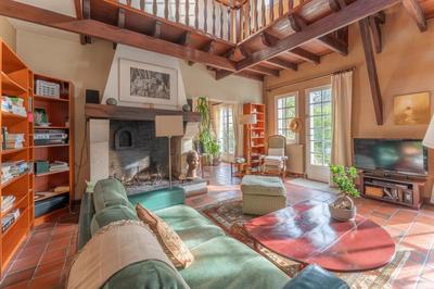 Demeure - 211 m² - 16 pièces