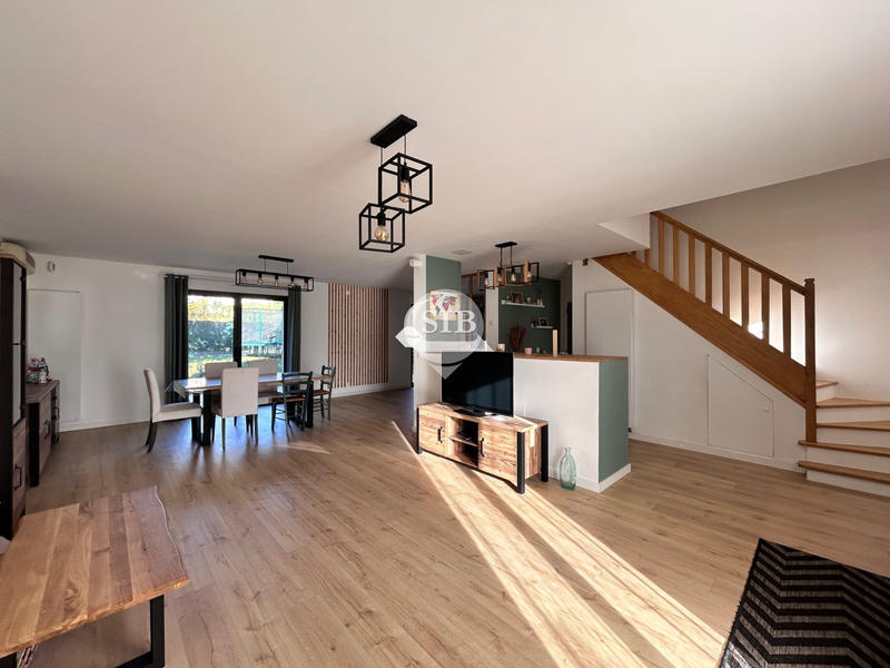 Maison - 168 m² - 8 pièces