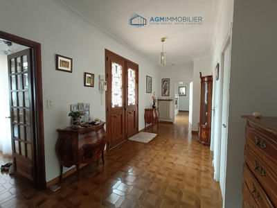 Propriété - 210 m² - 6 pièces