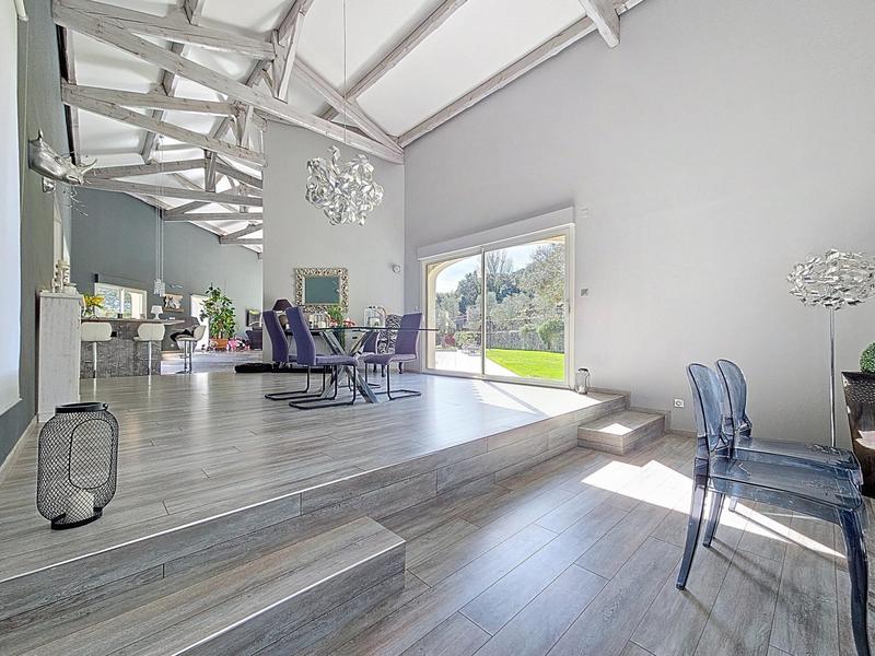 Maison - 236 m² - 6 pièces