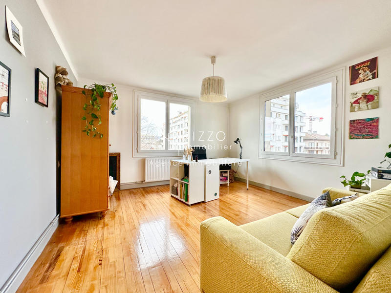 Appartement - 81 m² - 3 pièces