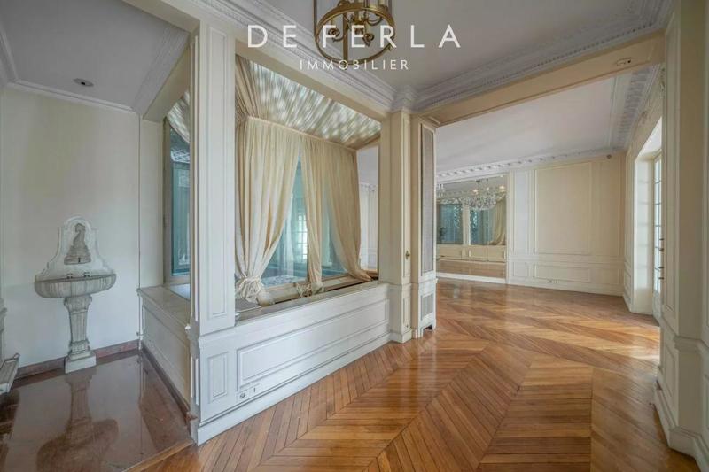 Appartement - 262 m² - 6 pièces