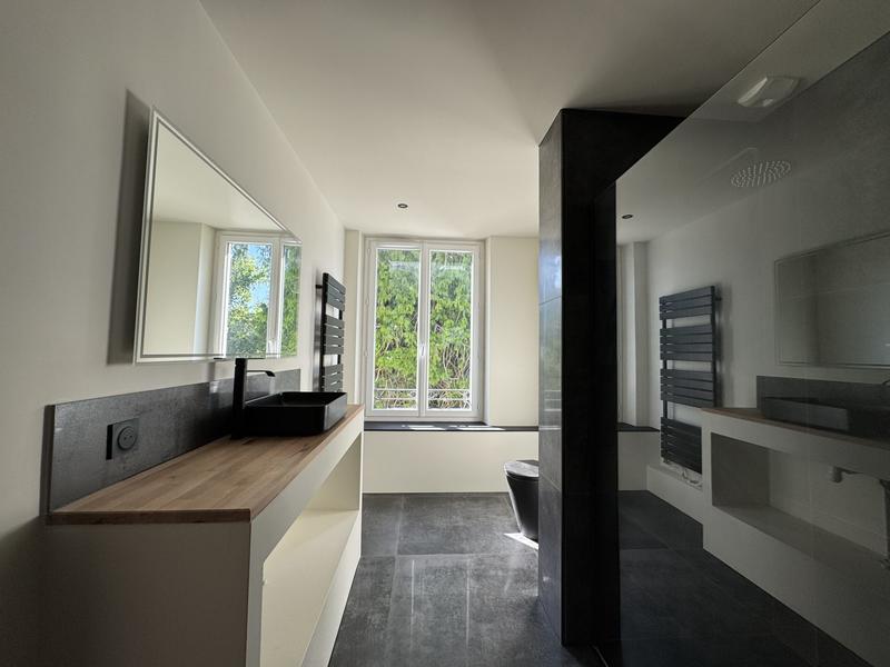 Maison - 231 m² - 7 pièces